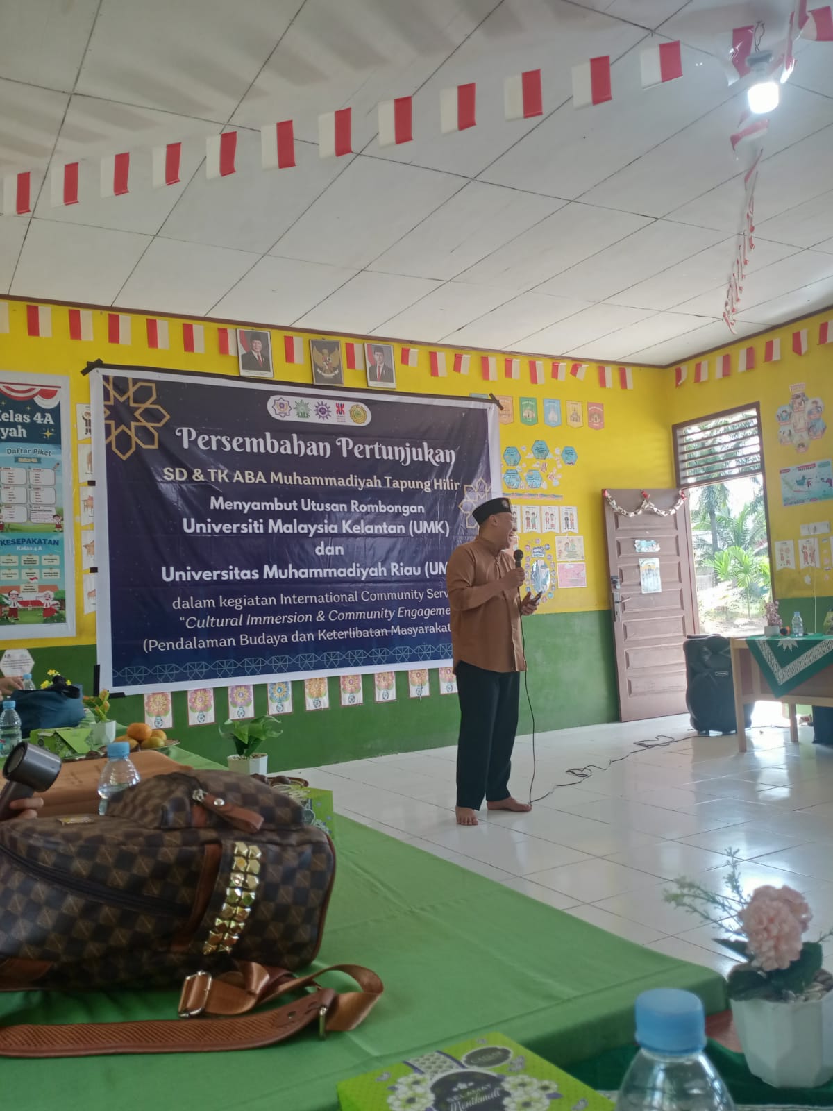 Suksesnya Kegiatan Community Service FSI UMRI dan UMK"Cultural Immersion & Community Engagement" di Tapung Hilir